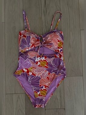Roxy bathing suit nwot small